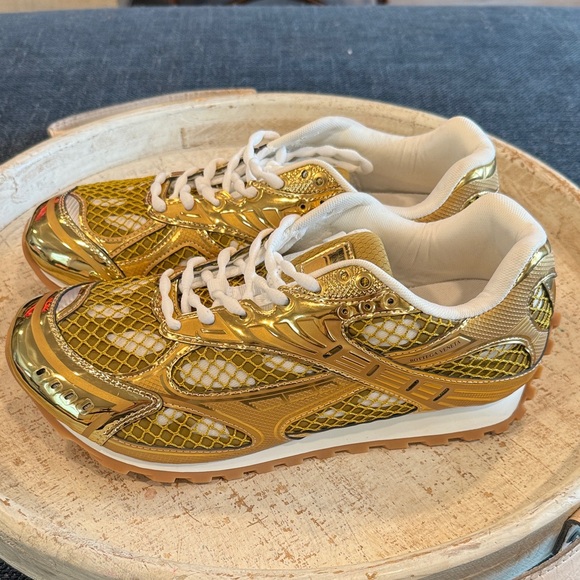 Bottega Veneta orbit sneaker gold/white eu43 ✨they fit a women’s 9.5-10✨ - Picture 1 of 15
